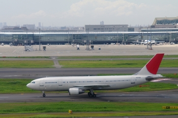 2011年8月4日（木）羽田空港・Ｔ１北側デッキP7・保存用２ 337raw.jpg