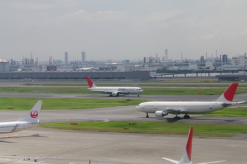 2011年8月4日（木）羽田空港・Ｔ１北側デッキP7・保存用２ 341raw.jpg